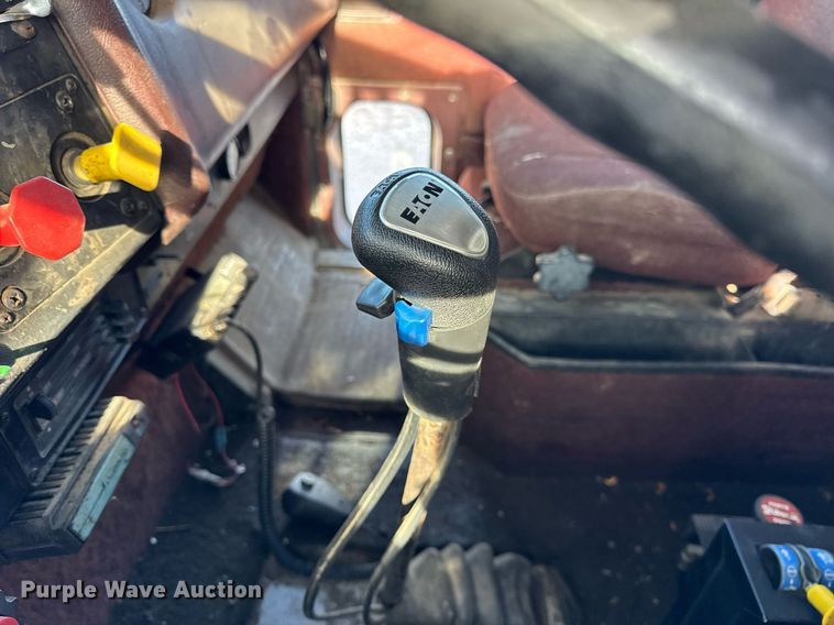 image for item OG9773 1993 International  dump truck