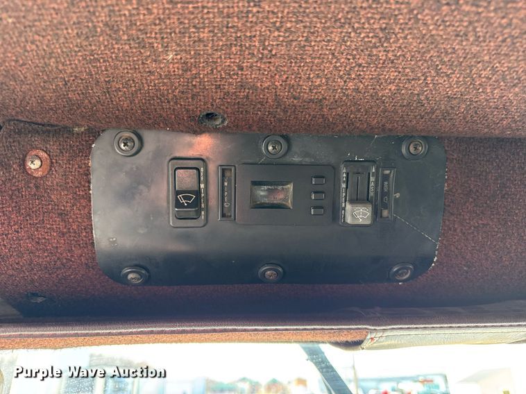 image for item OG9773 1993 International  dump truck