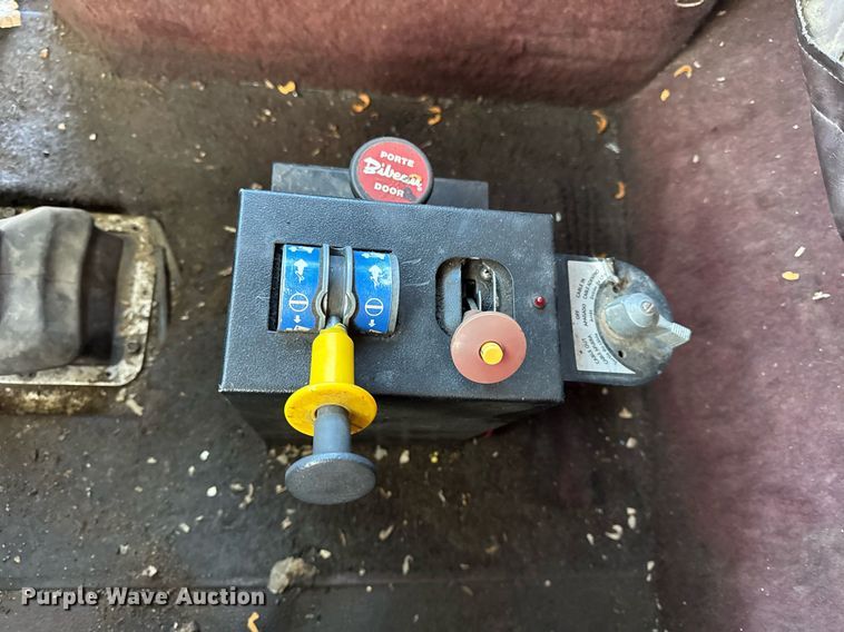 image for item OG9773 1993 International  dump truck