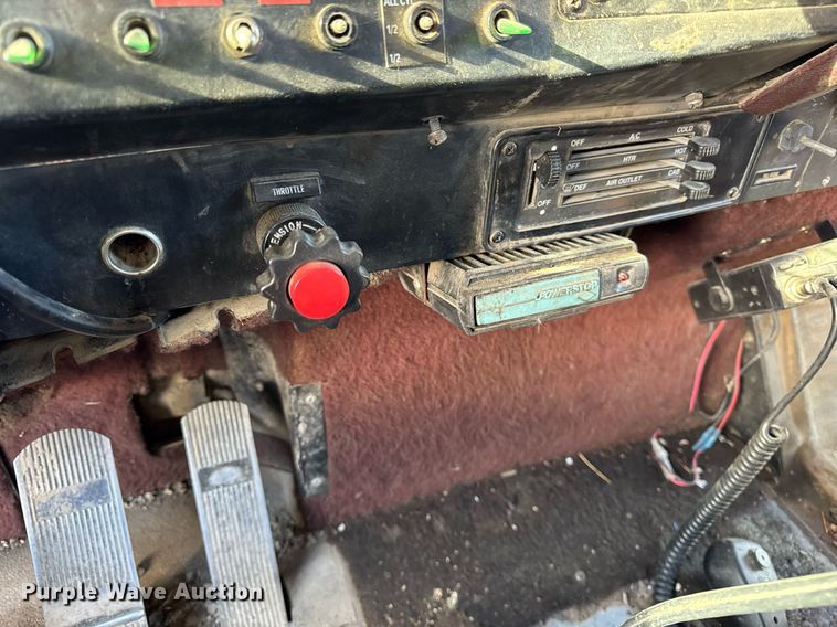 image for item OG9773 1993 International  dump truck