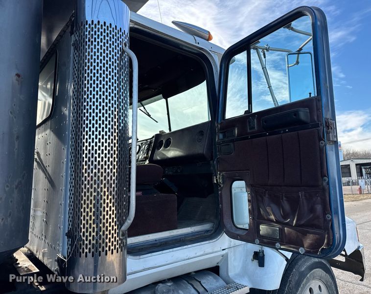 image for item OG9773 1993 International  dump truck