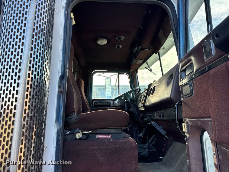 image for item OG9773 1993 International  dump truck