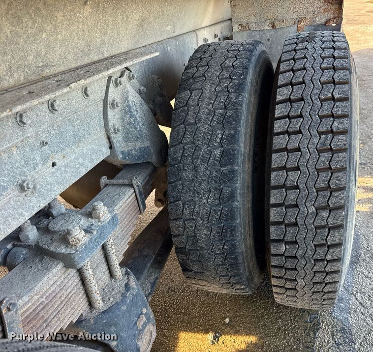 image for item OG9773 1993 International  dump truck