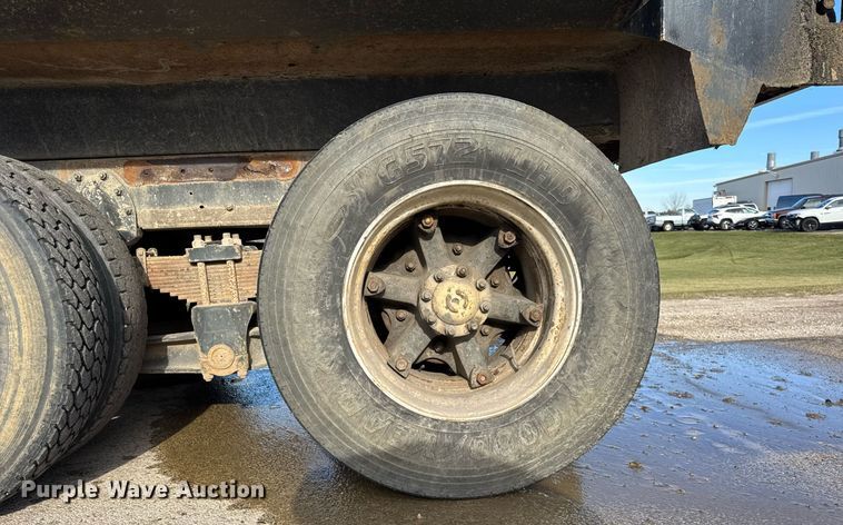 image for item OG9773 1993 International  dump truck