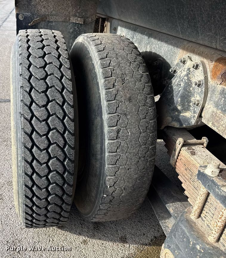 image for item OG9773 1993 International  dump truck