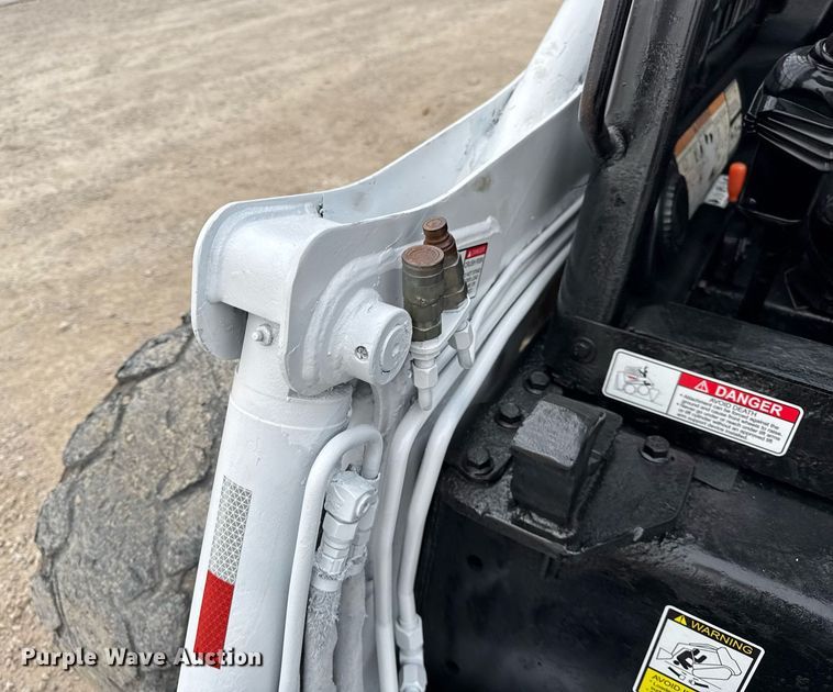 image for item OG9778 2000 Bobcat  873 skid steer loader