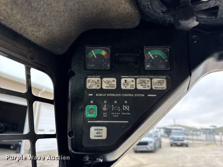 image for item OG9778 2000 Bobcat  873 skid steer loader