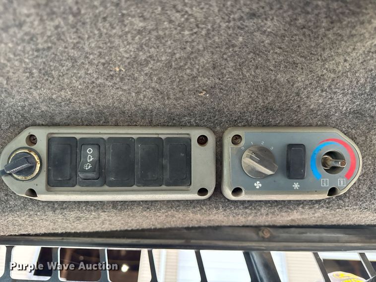 image for item OG9778 2000 Bobcat  873 skid steer loader