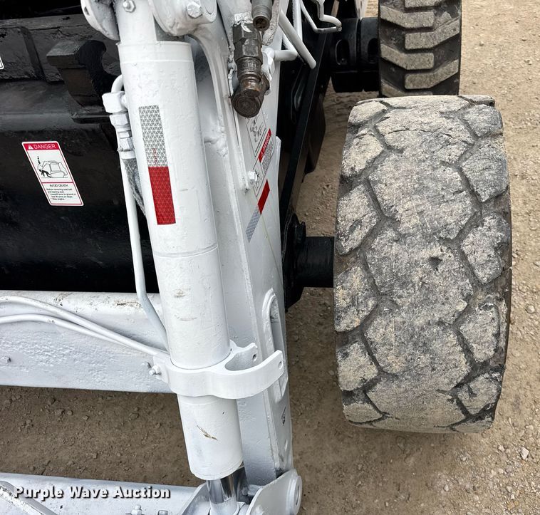 image for item OG9778 2000 Bobcat  873 skid steer loader