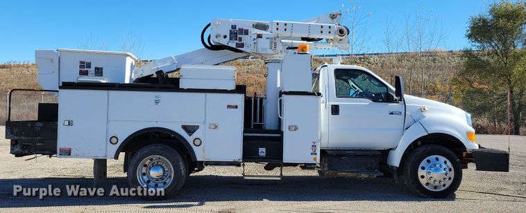 image for item OH9407 2011 Ford F650 Super Duty bucket truck