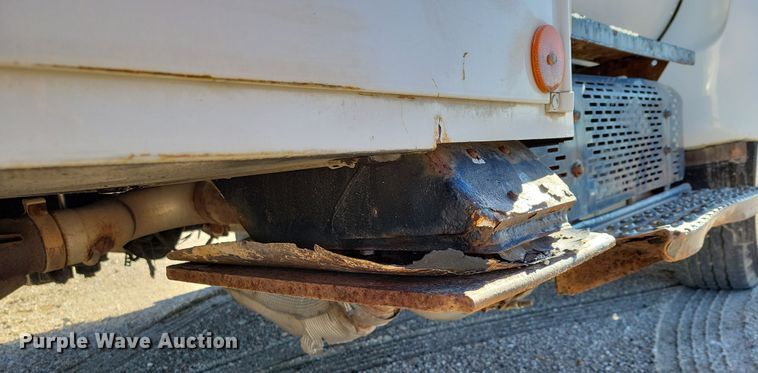 image for item OH9407 2011 Ford F650 Super Duty bucket truck