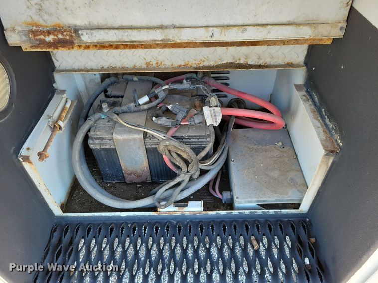 image for item OH9407 2011 Ford F650 Super Duty bucket truck