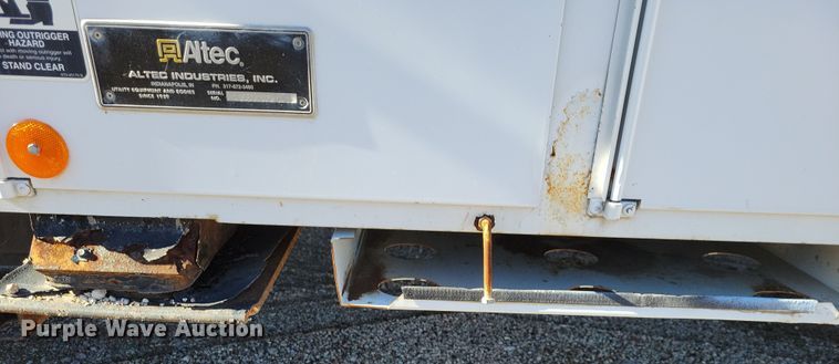 image for item OH9407 2011 Ford F650 Super Duty bucket truck