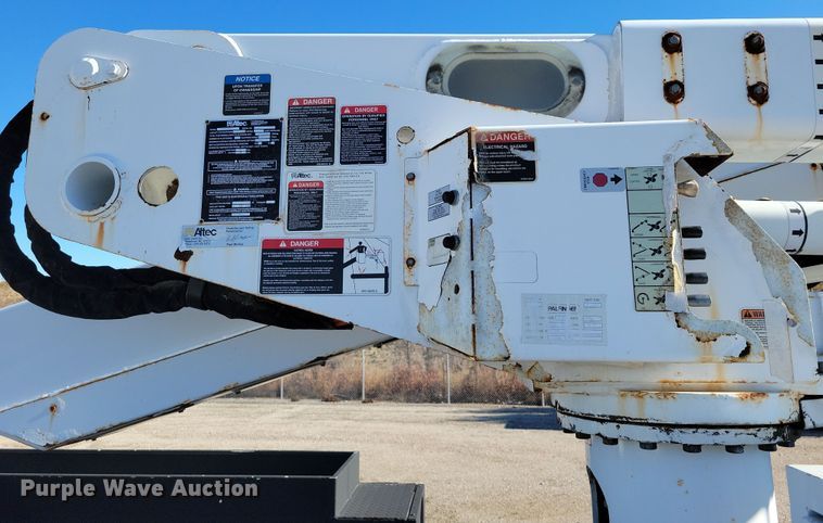 image for item OH9407 2011 Ford F650 Super Duty bucket truck