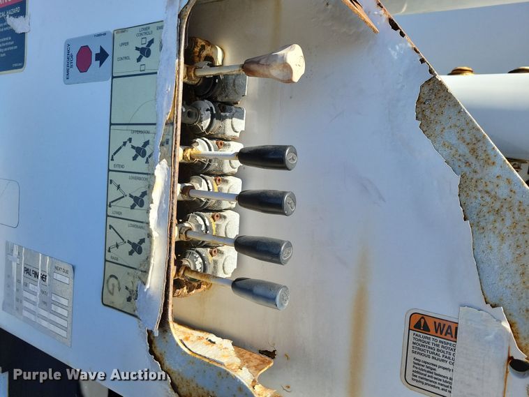 image for item OH9407 2011 Ford F650 Super Duty bucket truck