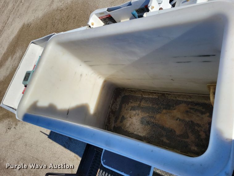 image for item OH9407 2011 Ford F650 Super Duty bucket truck