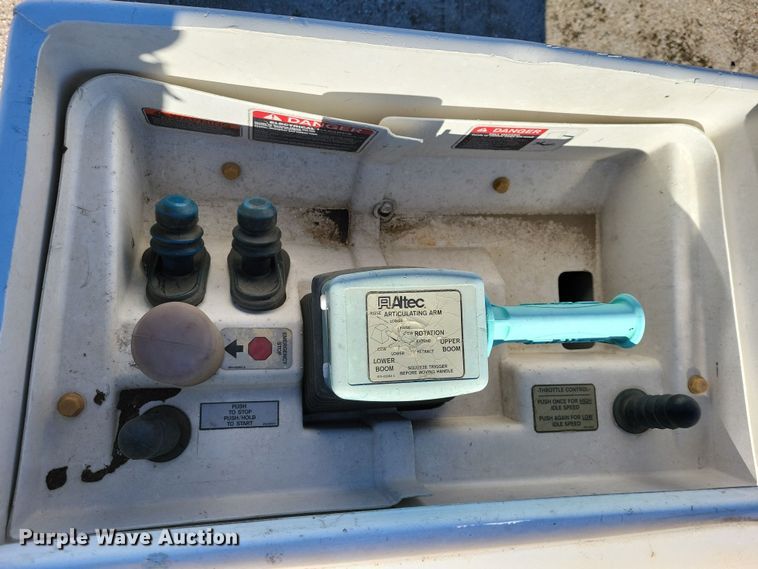 image for item OH9407 2011 Ford F650 Super Duty bucket truck