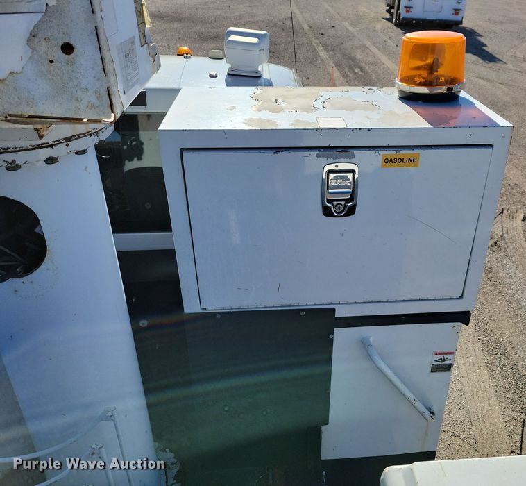 image for item OH9407 2011 Ford F650 Super Duty bucket truck