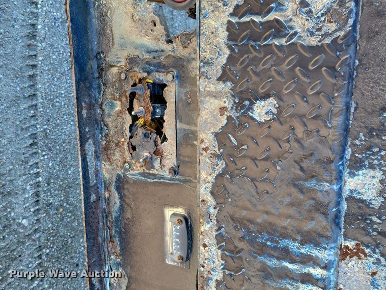 image for item OH9407 2011 Ford F650 Super Duty bucket truck