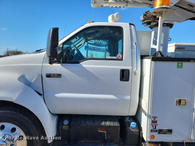 image for item OH9407 2011 Ford F650 Super Duty bucket truck