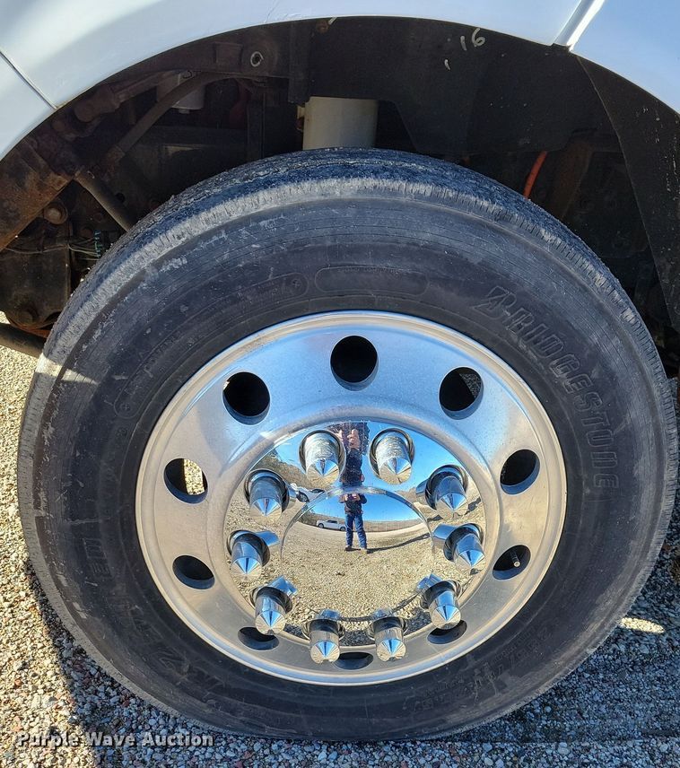 image for item OH9407 2011 Ford F650 Super Duty bucket truck