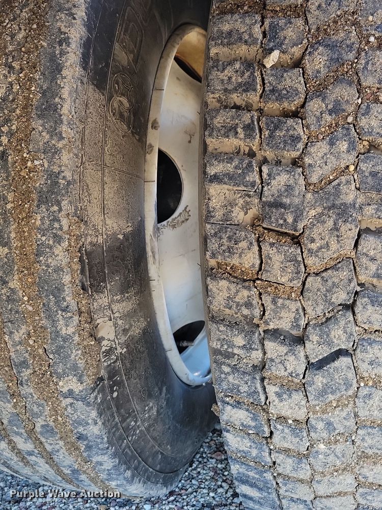 image for item OH9407 2011 Ford F650 Super Duty bucket truck