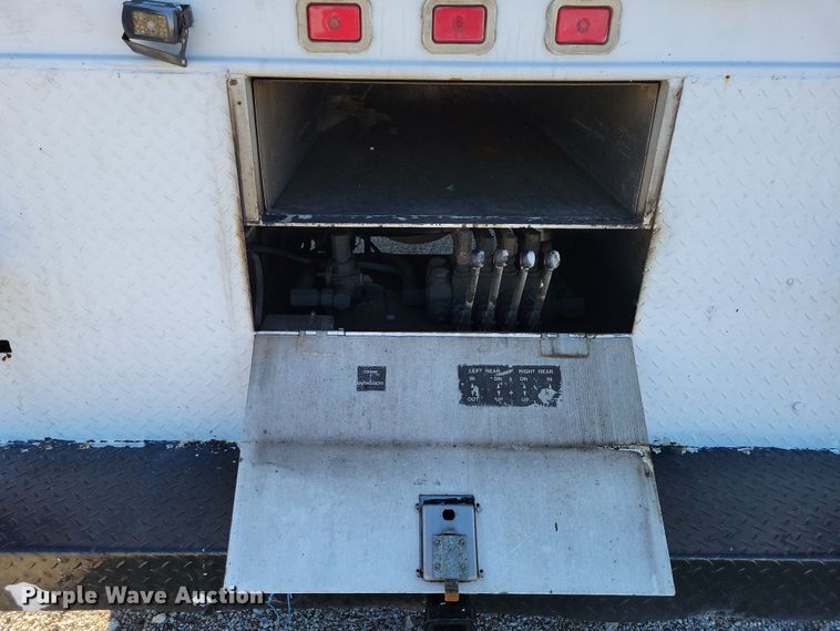 image for item OH9408 1999 International  4700 bucket truck