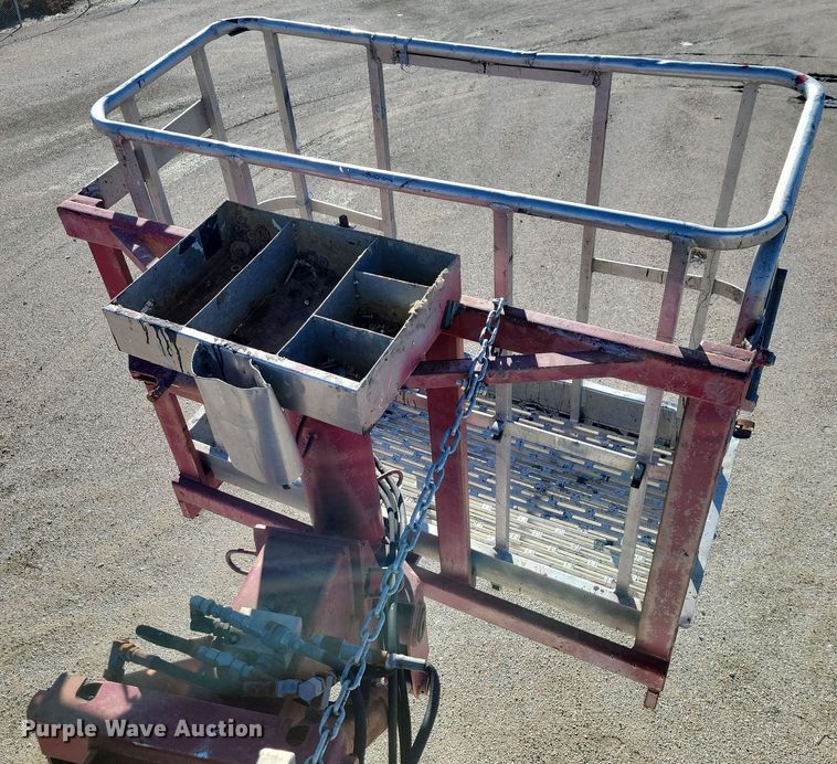 image for item OH9408 1999 International  4700 bucket truck