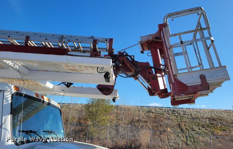 image for item OH9408 1999 International  4700 bucket truck