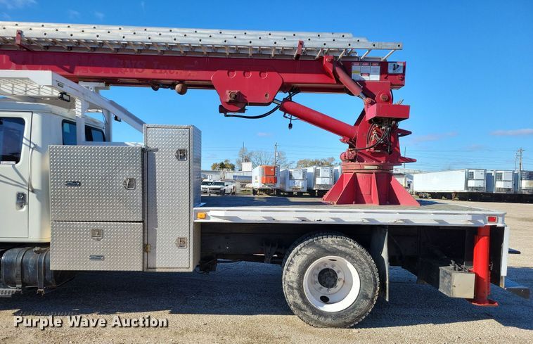 image for item OH9408 1999 International  4700 bucket truck