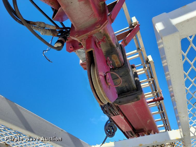 image for item OH9408 1999 International  4700 bucket truck