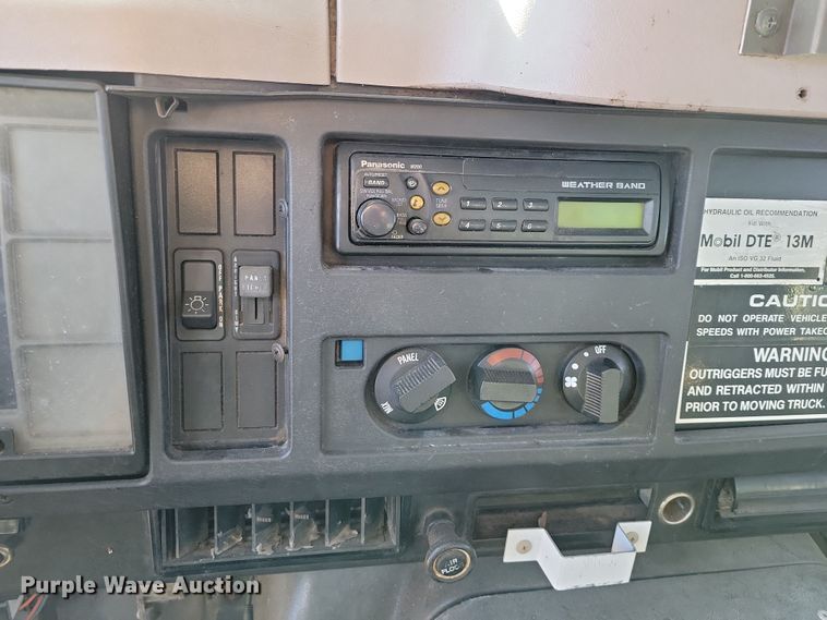 image for item OH9408 1999 International  4700 bucket truck