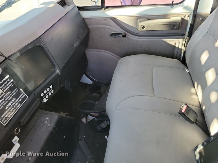 image for item OH9408 1999 International  4700 bucket truck