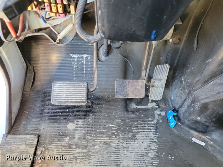 image for item OH9408 1999 International  4700 bucket truck