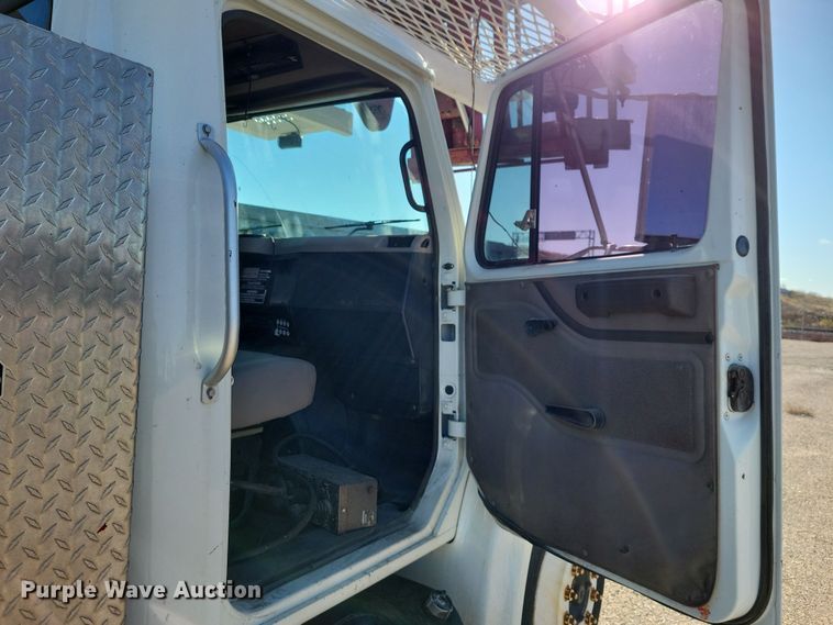 image for item OH9408 1999 International  4700 bucket truck