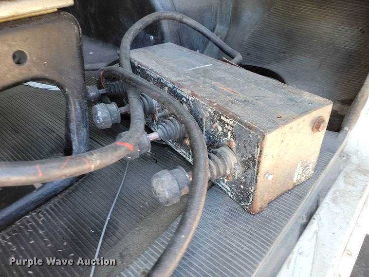 image for item OH9408 1999 International  4700 bucket truck