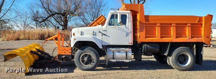image for item OH9414 1981 International  S2500 dump truck