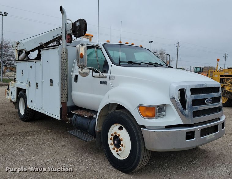 image for item OH9416 2004 Ford F750 utility / service truck