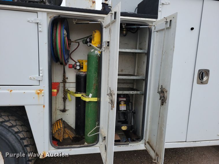 image for item OH9416 2004 Ford F750 utility / service truck