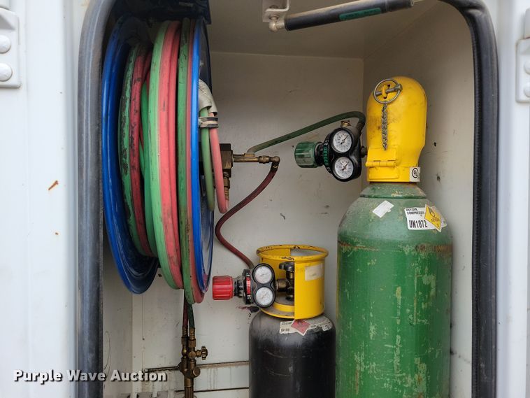 image for item OH9416 2004 Ford F750 utility / service truck