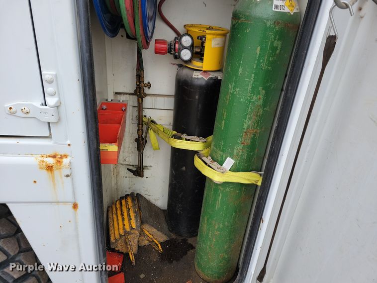 image for item OH9416 2004 Ford F750 utility / service truck