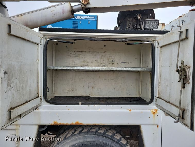 image for item OH9416 2004 Ford F750 utility / service truck