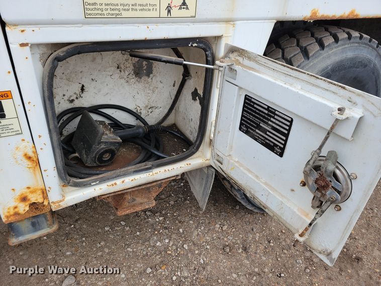 image for item OH9416 2004 Ford F750 utility / service truck