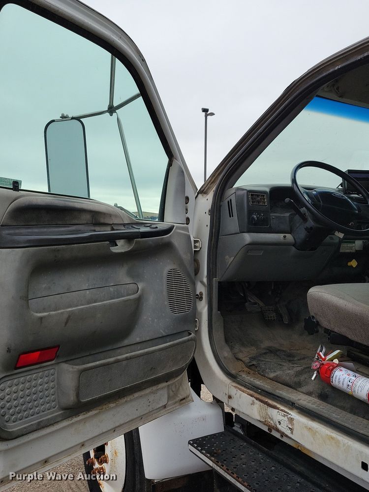 image for item OH9416 2004 Ford F750 utility / service truck