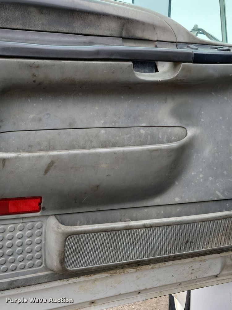 image for item OH9416 2004 Ford F750 utility / service truck