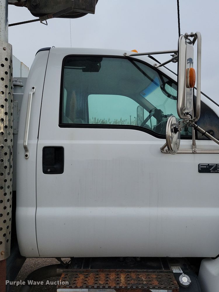 image for item OH9416 2004 Ford F750 utility / service truck