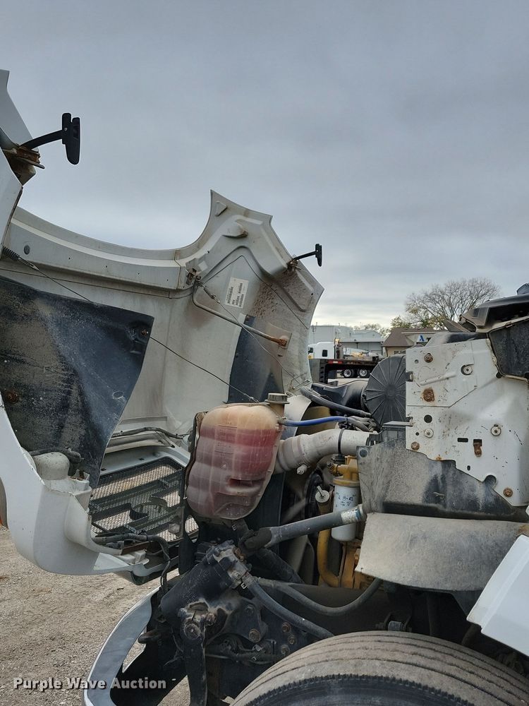 image for item OH9416 2004 Ford F750 utility / service truck