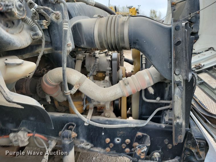 image for item OH9416 2004 Ford F750 utility / service truck