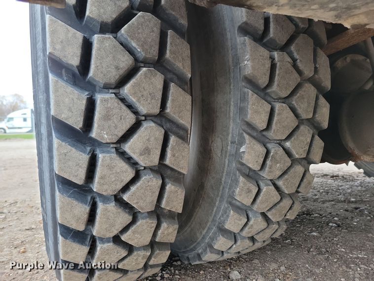 image for item OH9416 2004 Ford F750 utility / service truck