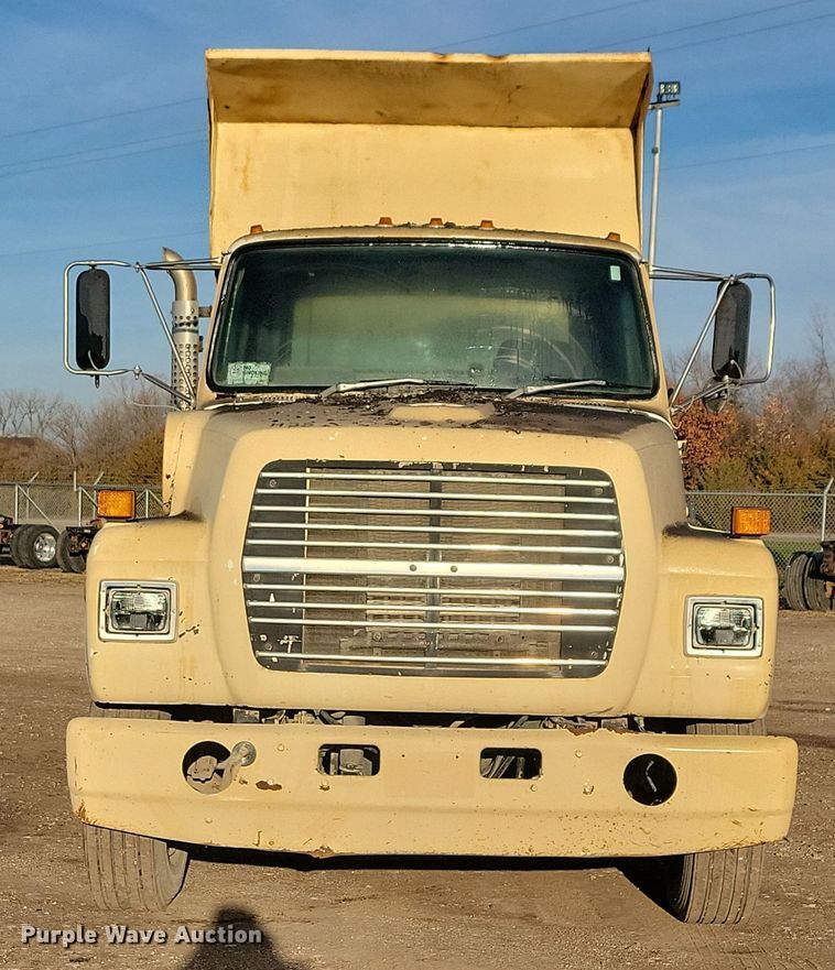 image for item OH9419 1993 Ford  LN9000 dump truck